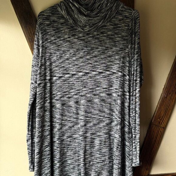 Cable & Gauge Long Black & White Tunic Sweater - Picture 4 of 6